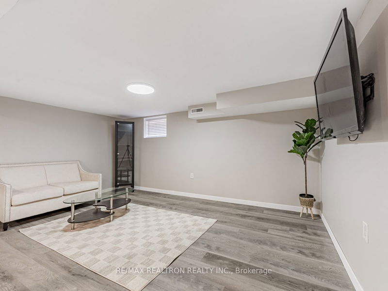 101 Flora Dr  Toronto, M1P 1A7 | Image 16