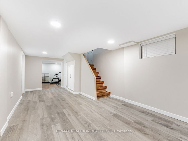 101 Flora Dr  Toronto, M1P 1A7 | Image 17