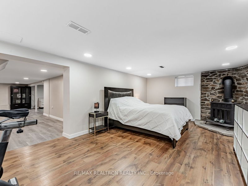 101 Flora Dr  Toronto, M1P 1A7 | Image 18