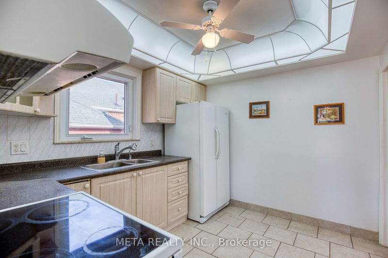 27 Glen Gannon Dr  Toronto, M4B 2W3 | Image 7