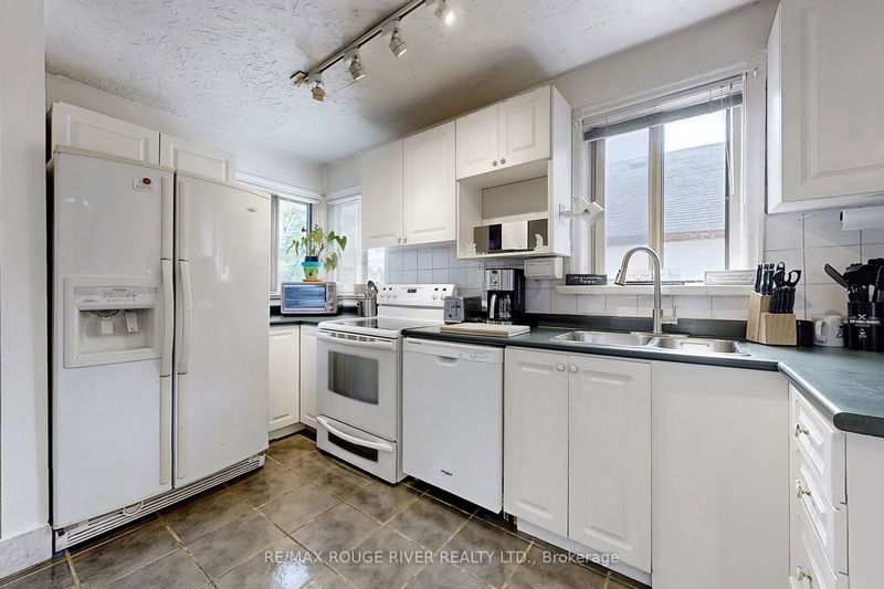 92 Eastville Ave  Toronto, M2M 2N9 | Image 6