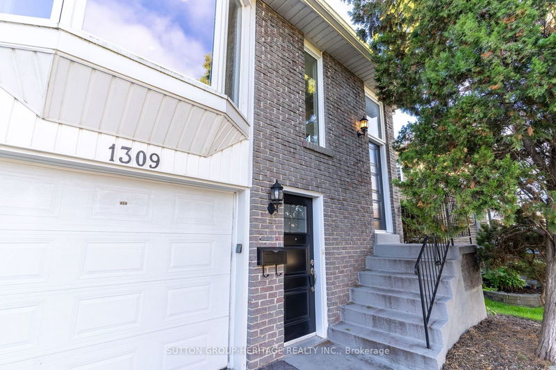 1309 Luna Crt  Pickering, L1W 3C3 | Image 2