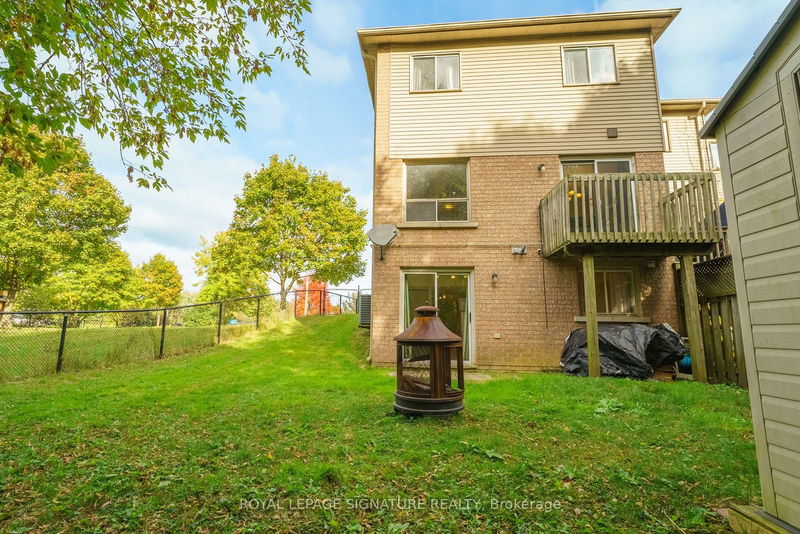 1944 Woodgate Crt  Oshawa, L1G 7Z3 | Image 39