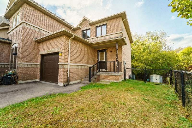 1944 Woodgate Crt  Oshawa, L1G 7Z3 | Image 4