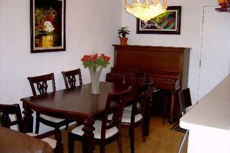 Th122 - 38 Lee Centre Dr, Toronto, M1H3J7 | Image 2