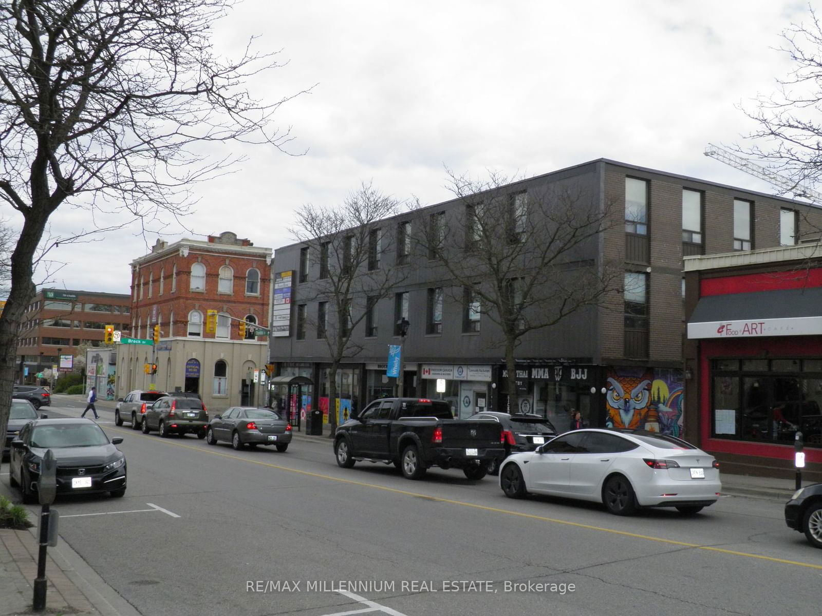 Building in 101 Dundas Street