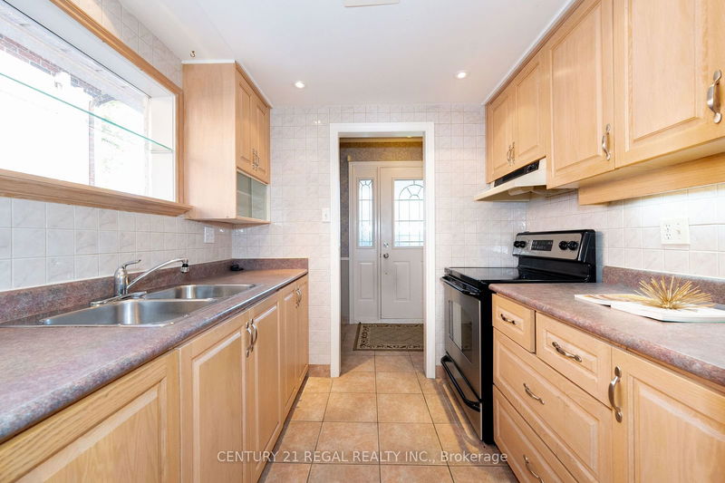 28 Wichey Rd  Toronto, M1C 2H6 | Image 11