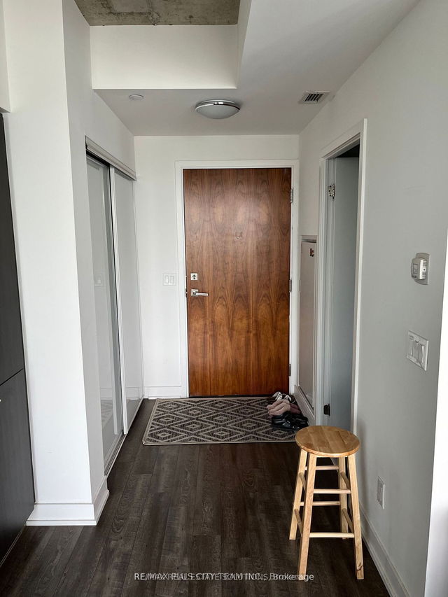 1402 - 15 Baseball Place
