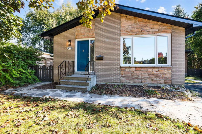 809 Helen Cres, Pickering, L1W 1V1 | Image 2