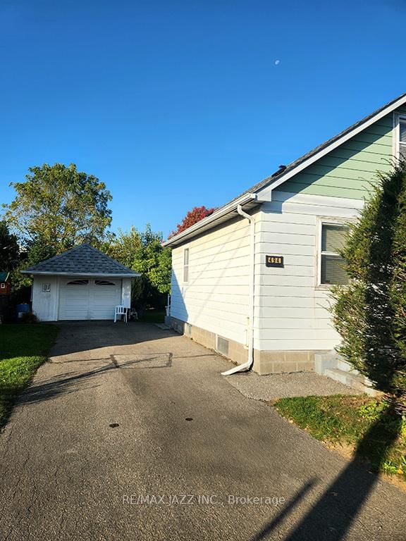 Listing Image 3