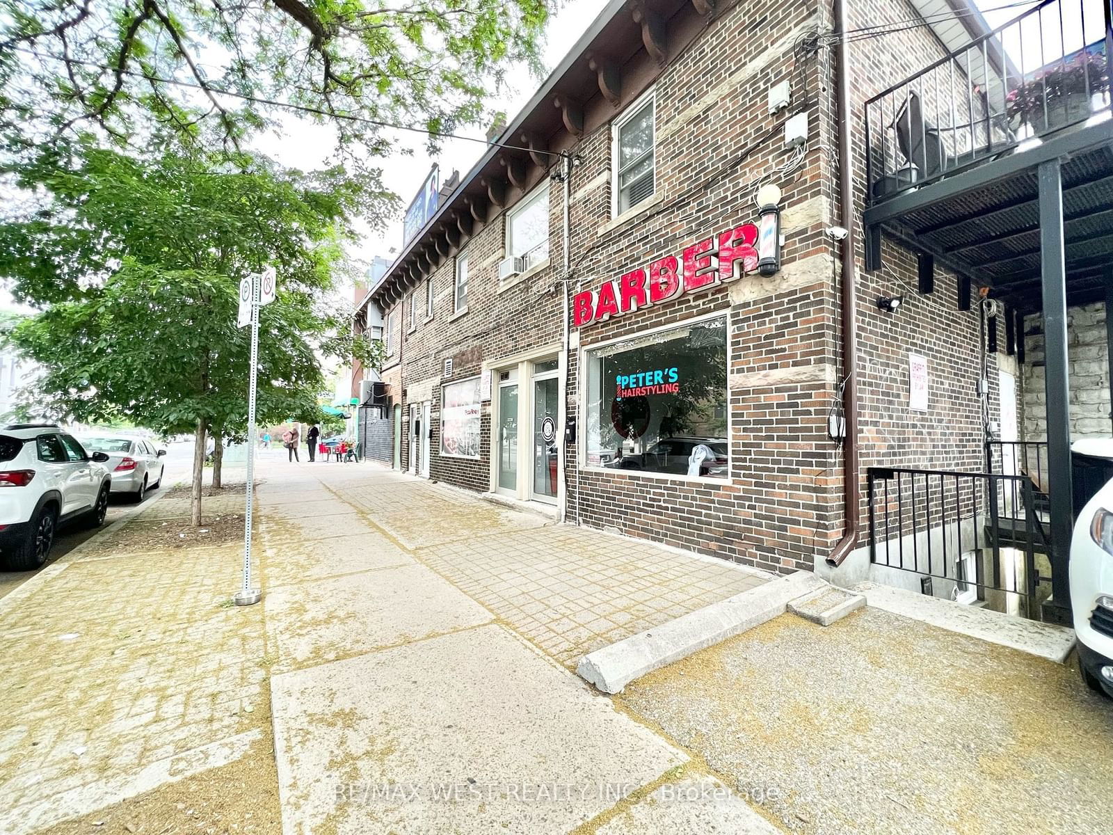 Building in 1954 Danforth Avenue