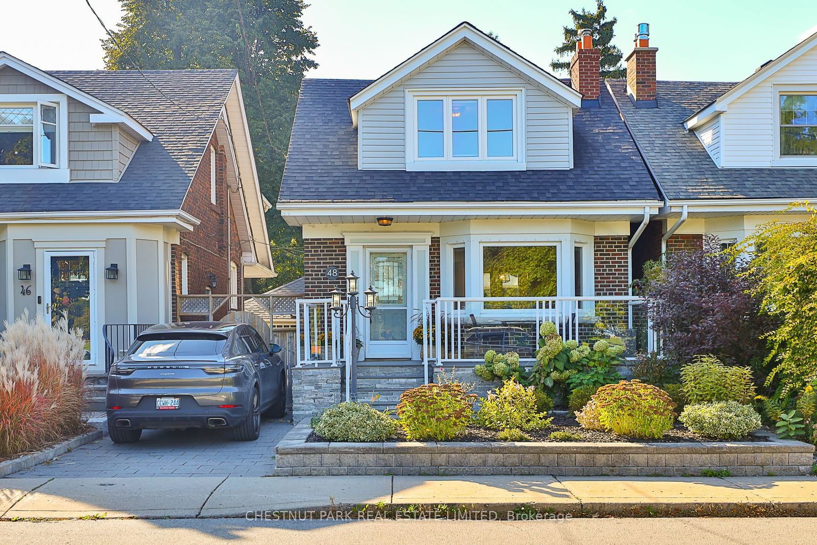 Building in 48 Avonlea Boulevard