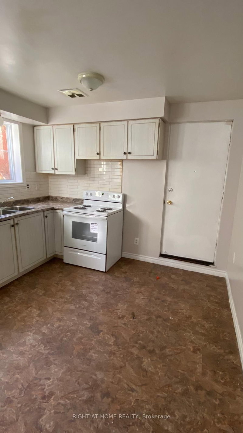 2 - 357 Dwight Ave, Oshawa, L1J 1K8 | Image 2