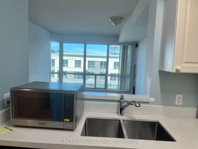 Unit 502 — 8 Lee Centre Dr, Toronto - Woburn image-0-2