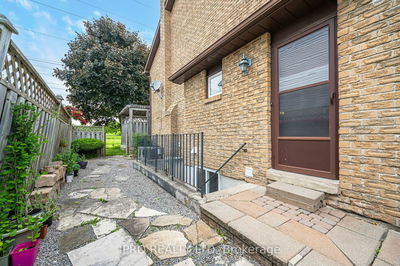 694 Amaretto Ave, Pickering - Amberlea image-0-4