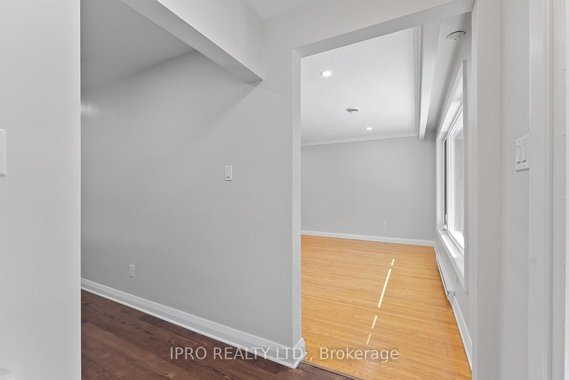 Upper - 32 Gatesview Ave, Toronto, M1J 3G5 | Image 2