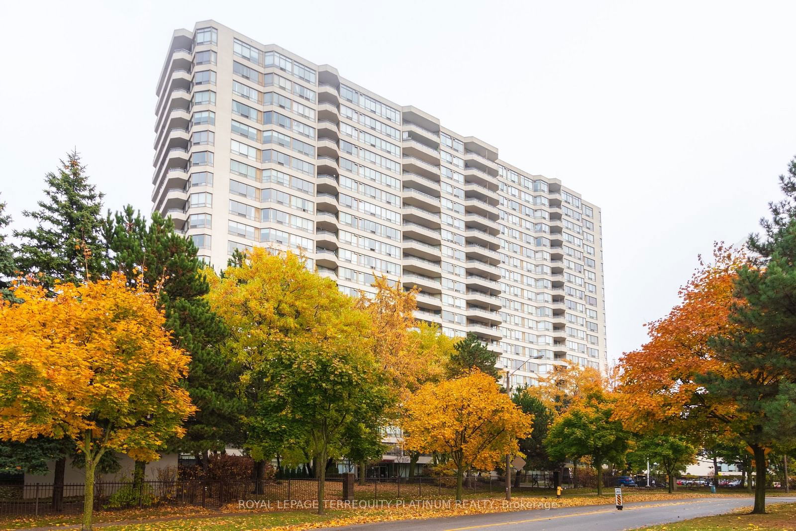 Building at 5 Greystone Walk Drive, Toronto, Kennedy Park