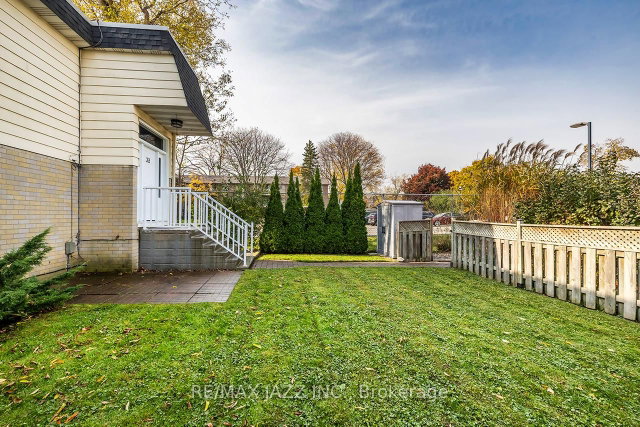 2 - 540 Mary Street E