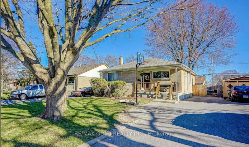 home for lease on 13 Billingsgate Crescent S