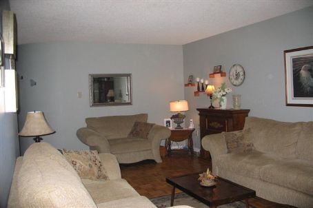 562 Tara Hill Circ, Aurora, L4G6G9 | Image 3