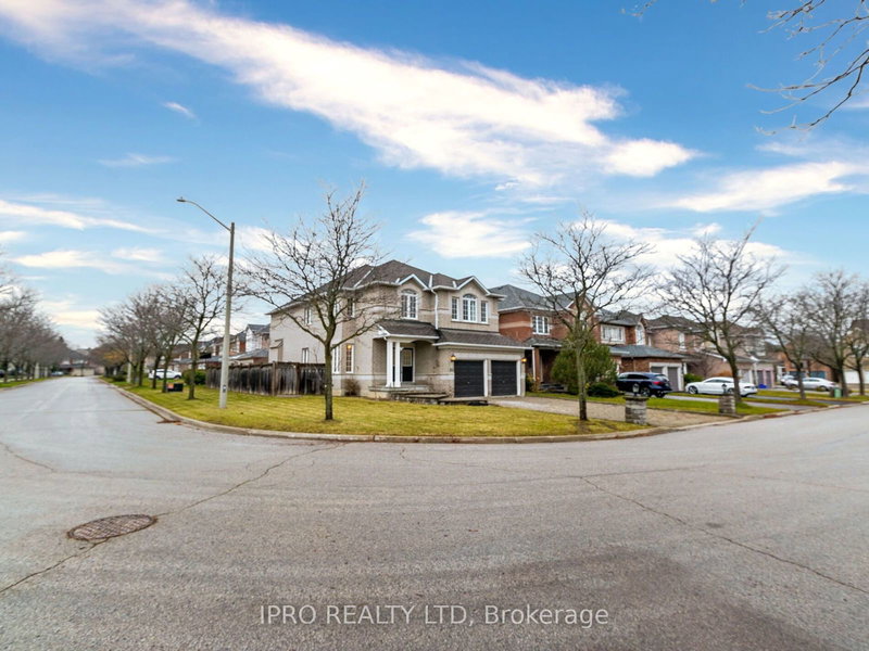 50 Royal Gala Cres, Richmond Hill, L4S 1Y5 | Image 2