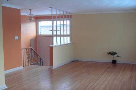 47 Aurora Heights Dr, Aurora, L4G2W6 | Image 2