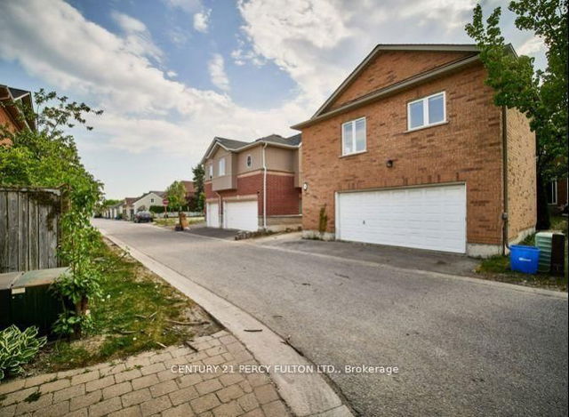Coach - 38 Milroy Lane