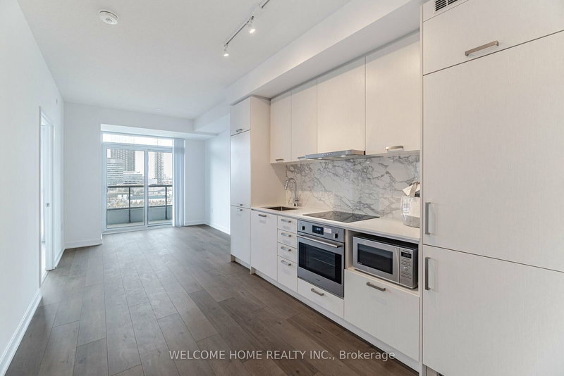 1019 - 38 Honeycrisp Cres, Vaughan, L4K 0M8 | Image 2