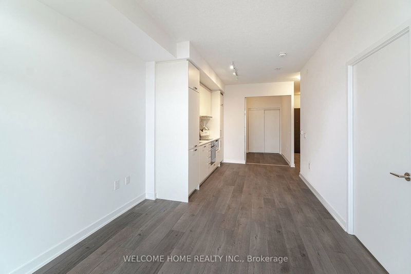 1019 - 38 Honeycrisp Cres, Vaughan, L4K 0M8 | Image 3