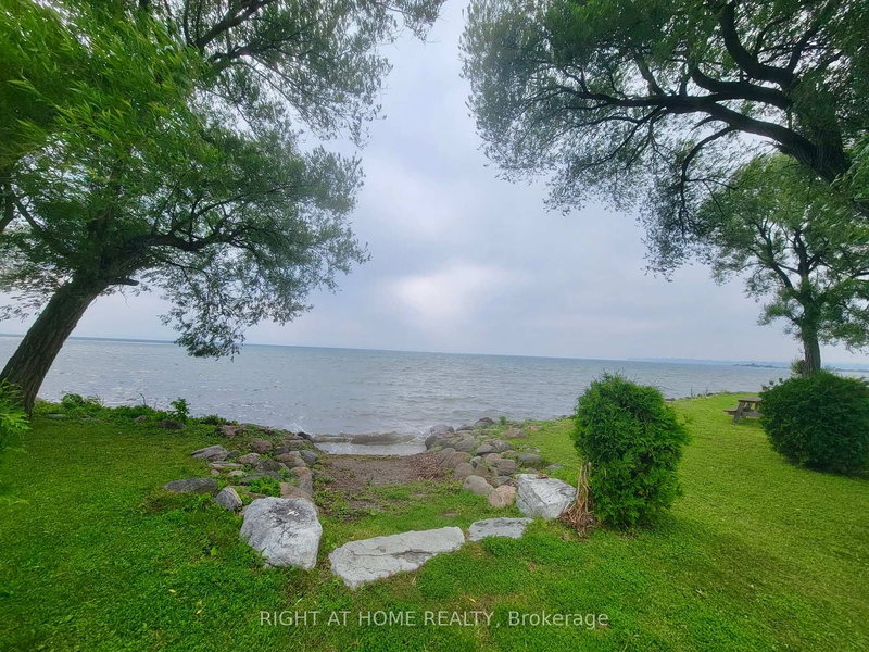 208 Bayview Ave, Georgina, L4P 2T2 | Image 2