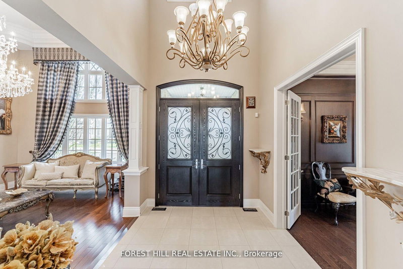 22 Longthorpe Crt, Aurora, L4G 0K4 | Image 3