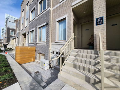 Unit TH213 — 131 Honeycrisp Cres, Vaughan - Vaughan Corporate Centre image-0-1