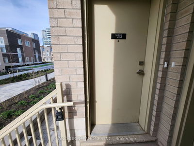 Unit TH213 — 131 Honeycrisp Cres, Vaughan - Vaughan Corporate Centre image-0-2