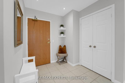 Unit 402 — 1 Maison Parc Court — photo 4