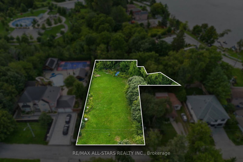 12 Churchill Dr S, Whitchurch-Stouffville, L4A 7X3 | Image 2