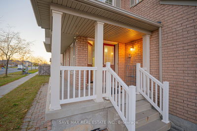 2 Lahore Cres, Markham - Cedarwood image-0-2