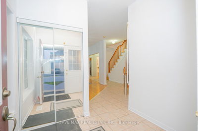 2 Lahore Cres, Markham - Cedarwood image-0-4