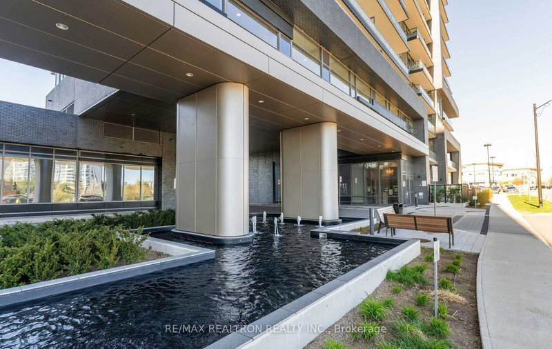 208 - 10 Gatineau Dr, Vaughan, L4J 0L2 | Image 2