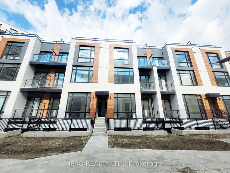 911 - 2 Steckley House Lane, Richmond Hill, L4S 0N4 | Image 3