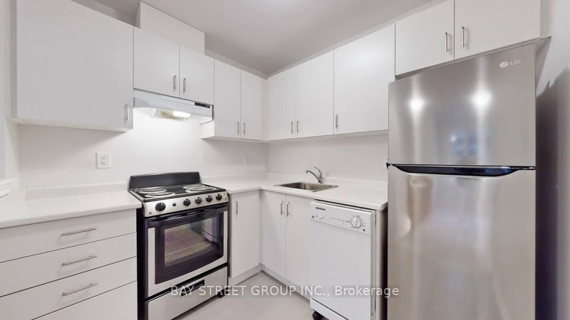 Coach - 4 WATERLEAF Rd, Markham, L6B 1N9 | Image 2