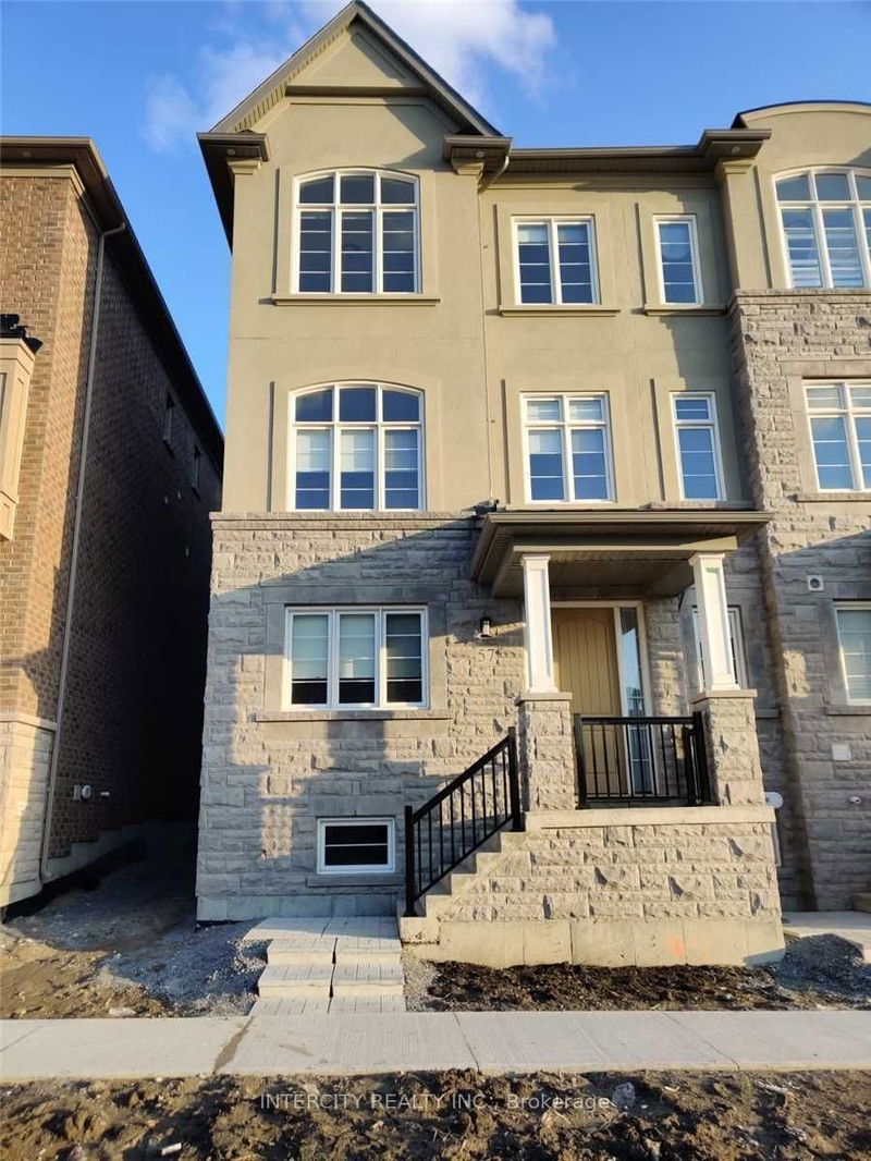 home for lease on 57 New Yorkton Avenue