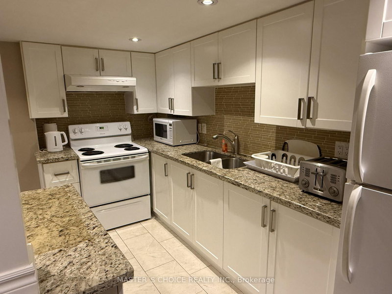 206 aspenwood dr Dr, Newmarket, L3X 3L1 | Image 3