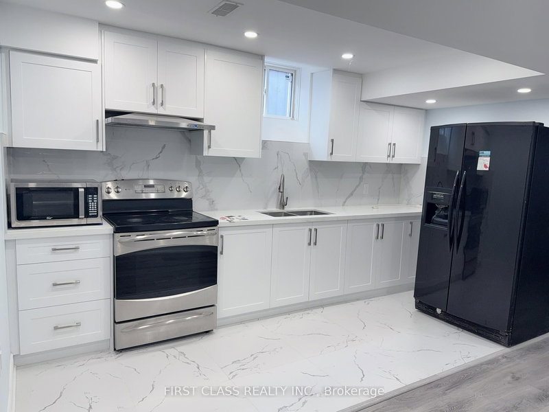 44 Whippletree Dr, East Gwillimbury, L9N 0X1 | Image 2