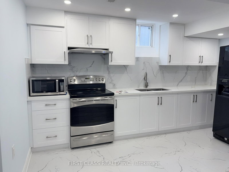 44 Whippletree Dr, East Gwillimbury, L9N 0X1 | Image 3