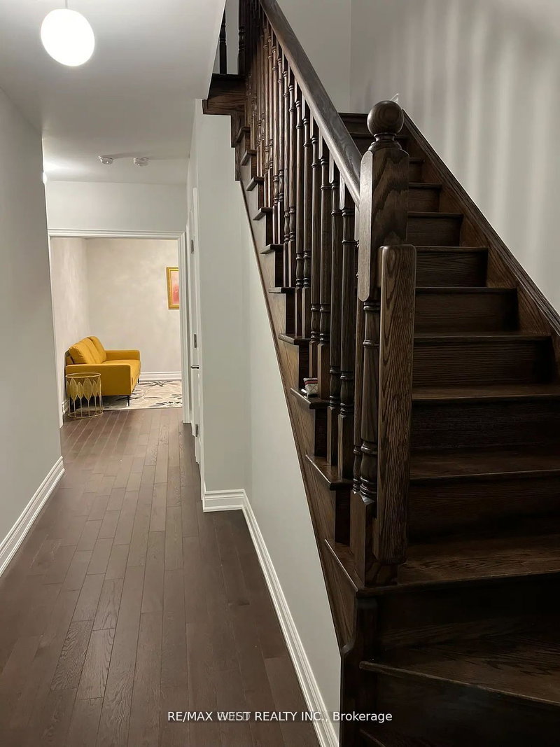 65 Port Royal Ave, Vaughan, L4H 4K6 | Image 2