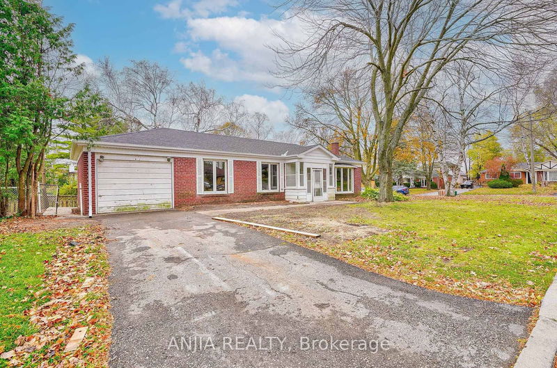 home for sale on 47 Lincoln Green Drive