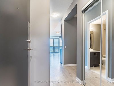 Unit 2917 — 7895 Jane St, Vaughan - Concord image-0-3