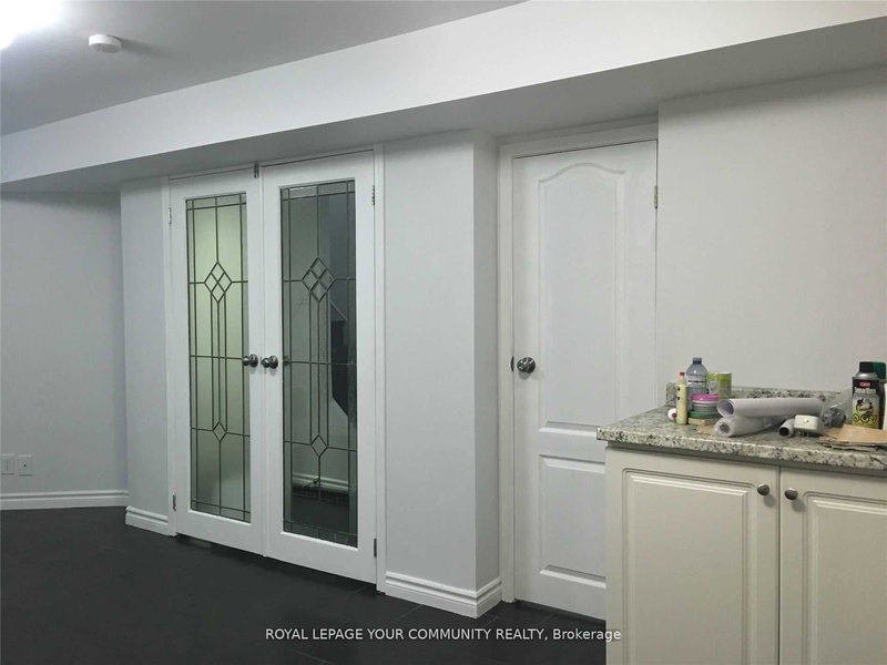 58 Larksmere Crt, Markham, L3R 3R1 | Image 2