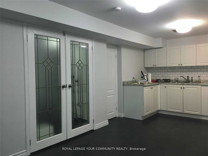 58 Larksmere Crt, Markham, L3R 3R1 | Image 3