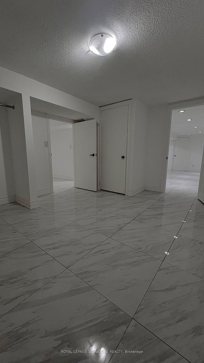 home for lease on 71 Innisbrook Crescent
